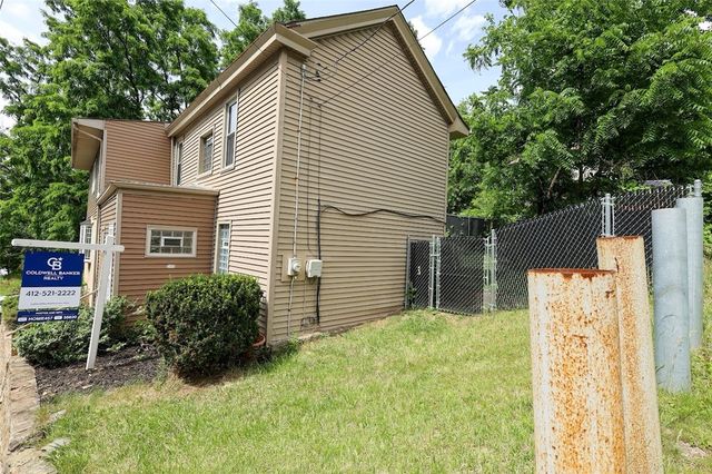 2373 Hopeland St, Carrick, PA 15210