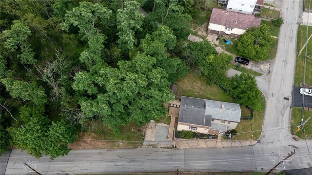 2373 Hopeland St, Carrick, PA 15210