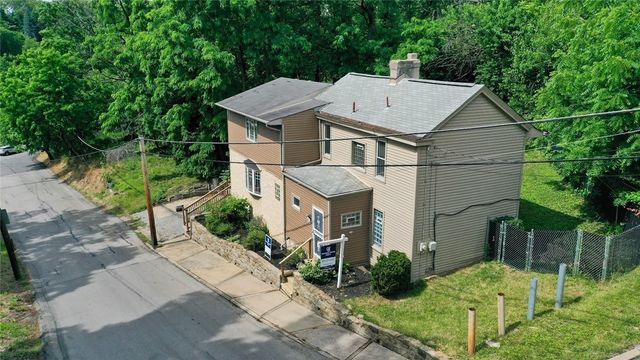 2373 Hopeland St, Carrick, PA 15210