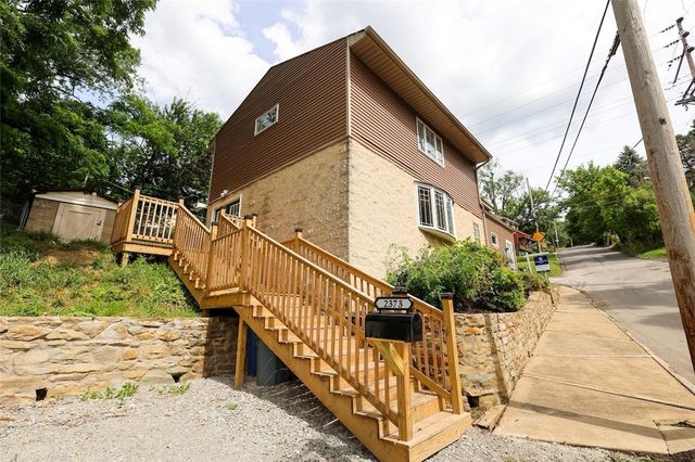 2373 Hopeland St, Carrick, PA 15210