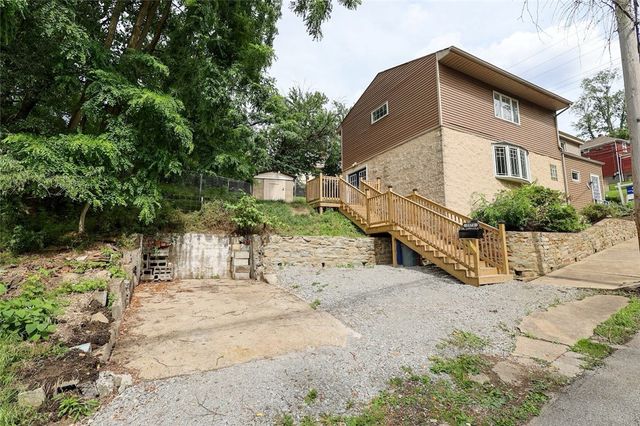 2373 Hopeland St, Carrick, PA 15210