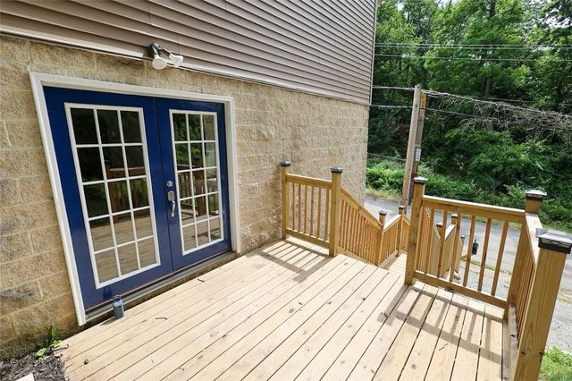 2373 Hopeland St, Carrick, PA 15210