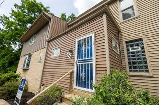2373 Hopeland St, Carrick, PA 15210