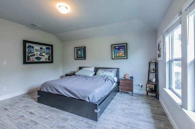 173 Riverhill DR, Georgetown, TX 78628