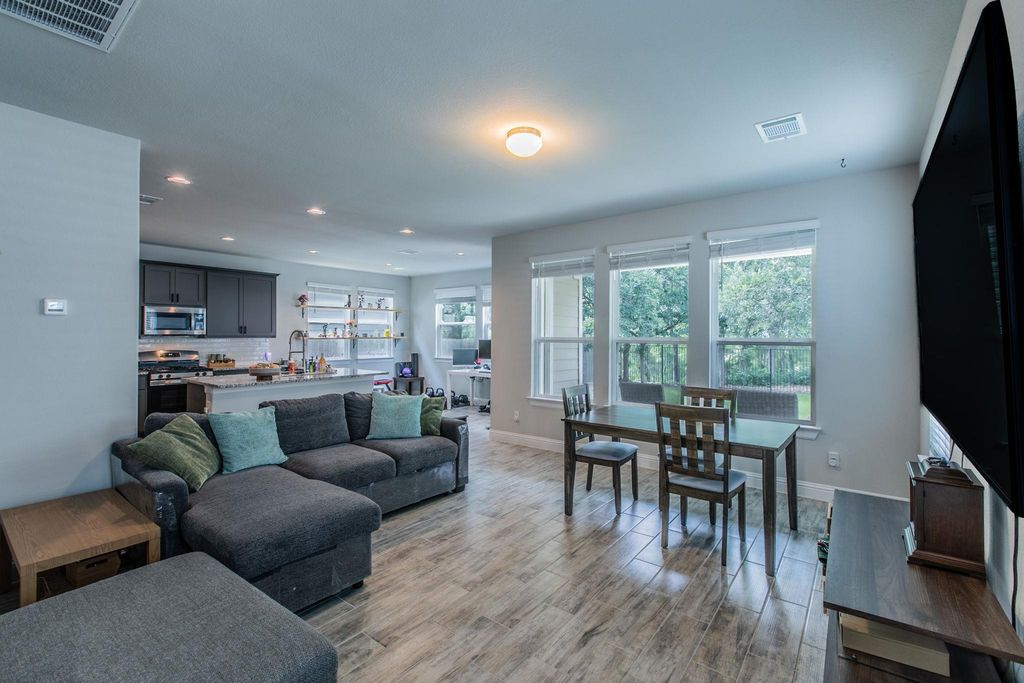 173 Riverhill DR, Georgetown, TX 78628