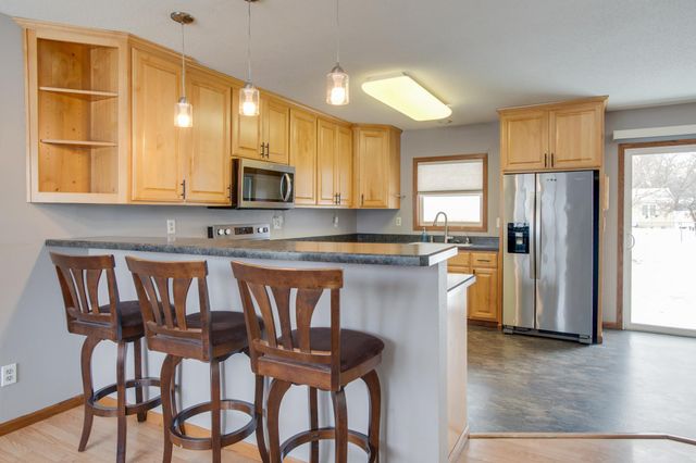 109 7th Avenue E, West Fargo, ND 58078