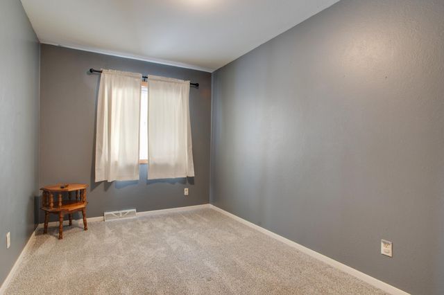 109 7th Avenue E, West Fargo, ND 58078