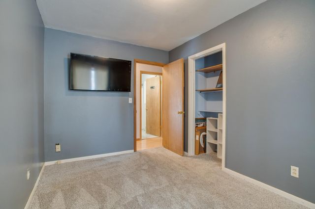 109 7th Avenue E, West Fargo, ND 58078