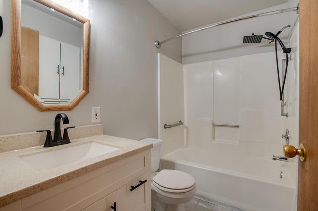 109 7th Avenue E, West Fargo, ND 58078