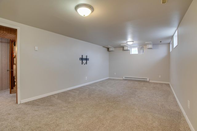 109 7th Avenue E, West Fargo, ND 58078