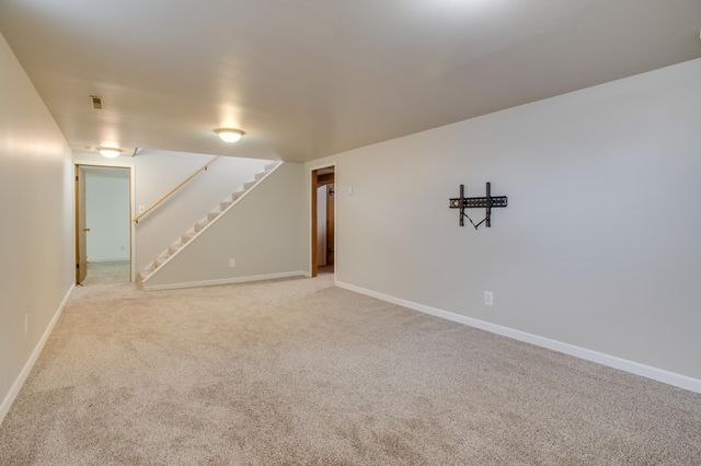 109 7th Avenue E, West Fargo, ND 58078