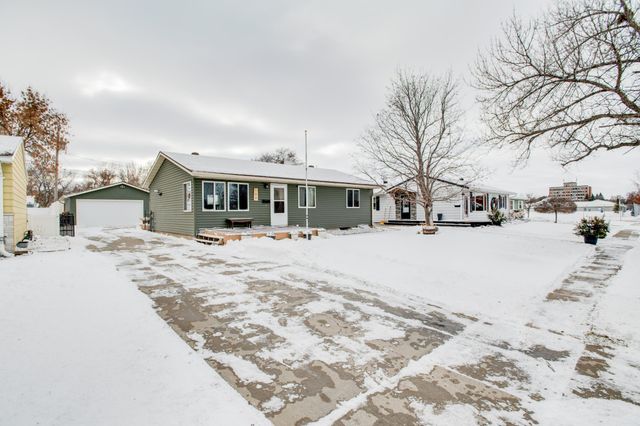 109 7th Avenue E, West Fargo, ND 58078