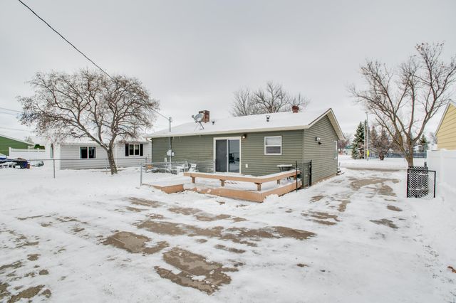 109 7th Avenue E, West Fargo, ND 58078