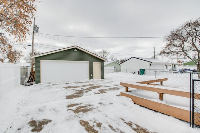 109 7th Avenue E, West Fargo, ND 58078