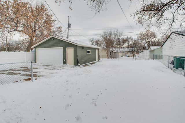 109 7th Avenue E, West Fargo, ND 58078