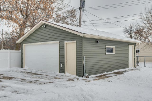 109 7th Avenue E, West Fargo, ND 58078