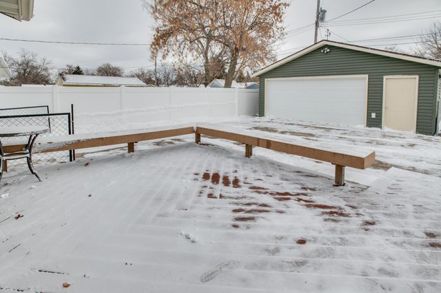 109 7th Avenue E, West Fargo, ND 58078