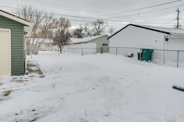 109 7th Avenue E, West Fargo, ND 58078