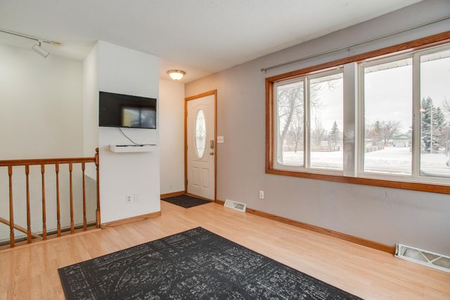 109 7th Avenue E, West Fargo, ND 58078