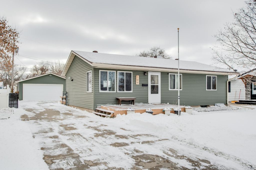 109 7th Avenue E, West Fargo, ND 58078