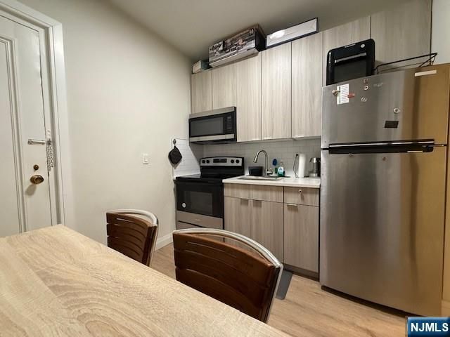 95 Orient Way 1H, Rutherford, NJ 07070