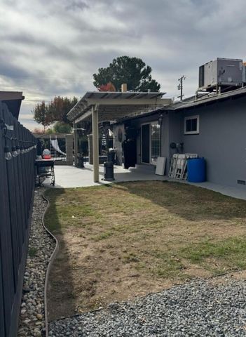 3662 N Angus Street, Fresno, CA 93726