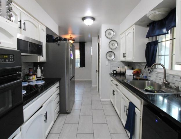 3662 N Angus Street, Fresno, CA 93726