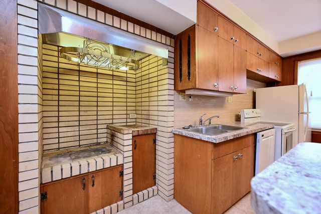 60 E King Street, Winona, MN 55987