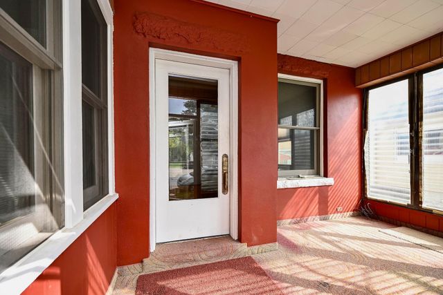 60 E King Street, Winona, MN 55987