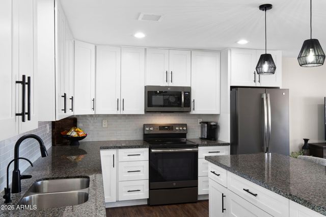 1007 LEISURE WORLD --, Mesa, AZ 85206