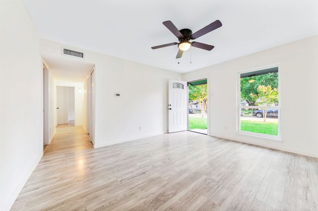 5202 Longhorn Trail, Garland, TX 75043