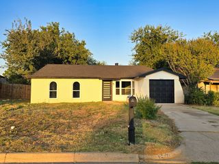 5252 Parkview Drive, Haltom City, TX 76148