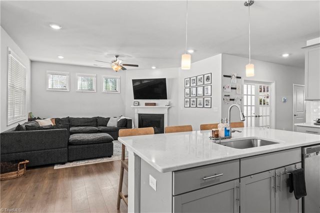 5237 Garnet Hill Drive, Clemmons, NC 27012