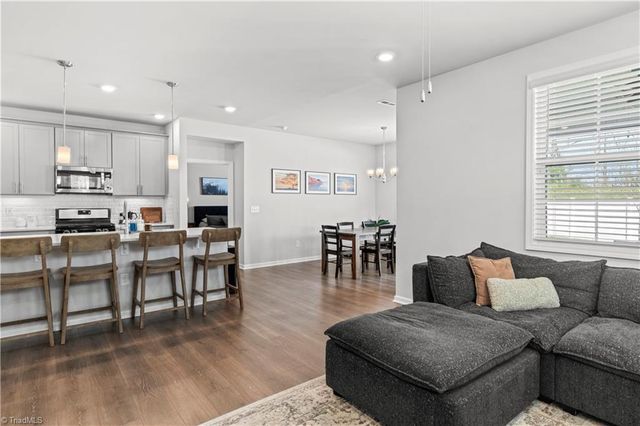 5237 Garnet Hill Drive, Clemmons, NC 27012