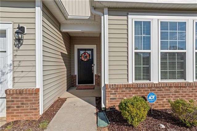 5237 Garnet Hill Drive, Clemmons, NC 27012