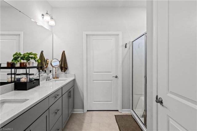 5237 Garnet Hill Drive, Clemmons, NC 27012