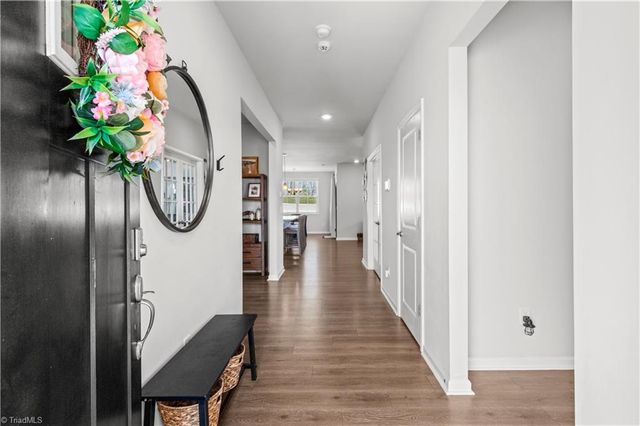 5237 Garnet Hill Drive, Clemmons, NC 27012