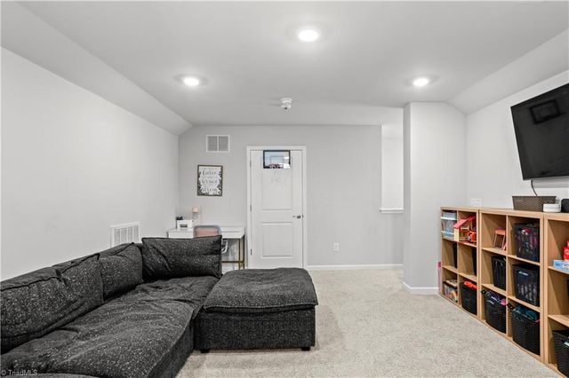 5237 Garnet Hill Drive, Clemmons, NC 27012