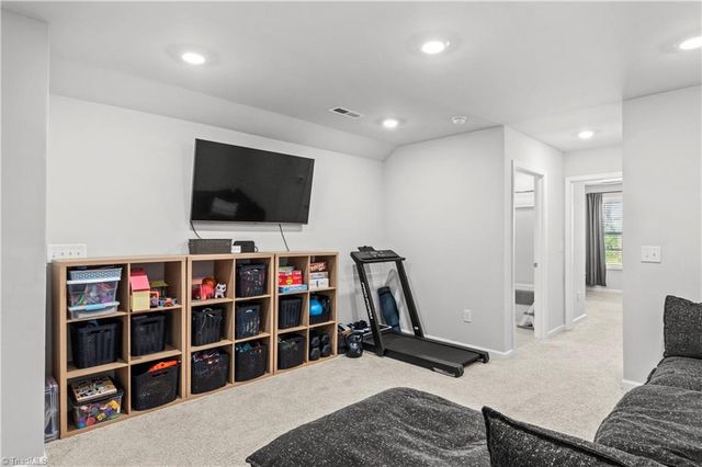 5237 Garnet Hill Drive, Clemmons, NC 27012