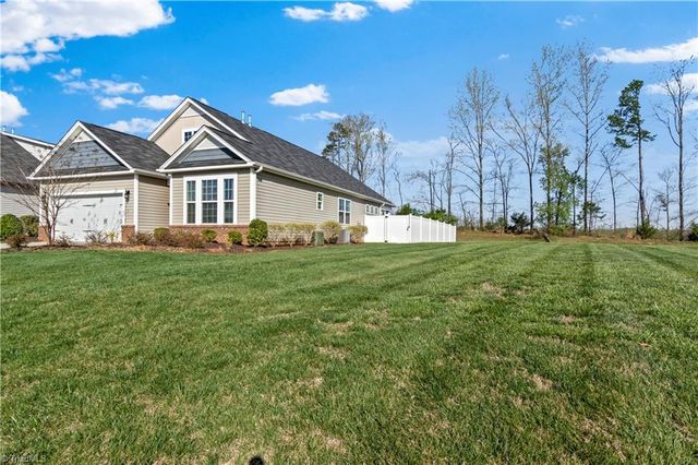 5237 Garnet Hill Drive, Clemmons, NC 27012