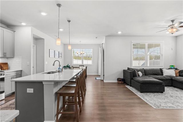 5237 Garnet Hill Drive, Clemmons, NC 27012