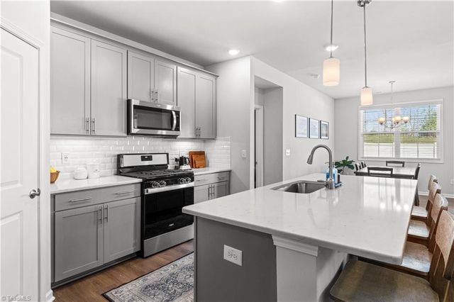 5237 Garnet Hill Drive, Clemmons, NC 27012