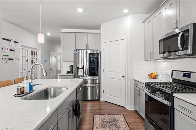 5237 Garnet Hill Drive, Clemmons, NC 27012