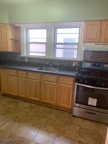106 Summit St, East Orange City, NJ 07017