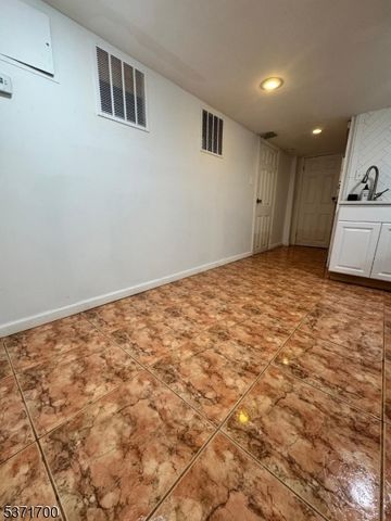106 Summit St, East Orange City, NJ 07017