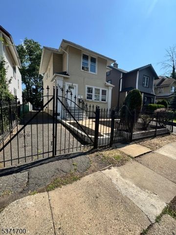 106 Summit St, East Orange City, NJ 07017