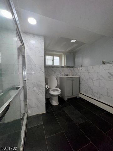 106 Summit St, East Orange City, NJ 07017