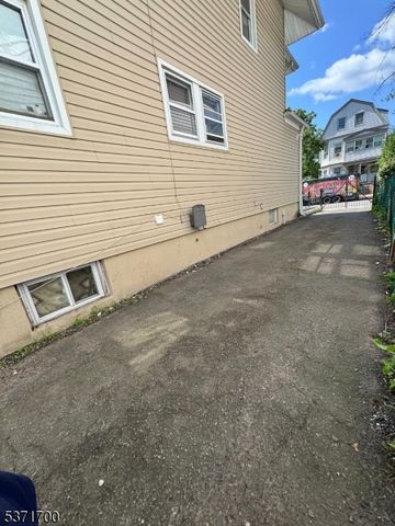 106 Summit St, East Orange City, NJ 07017