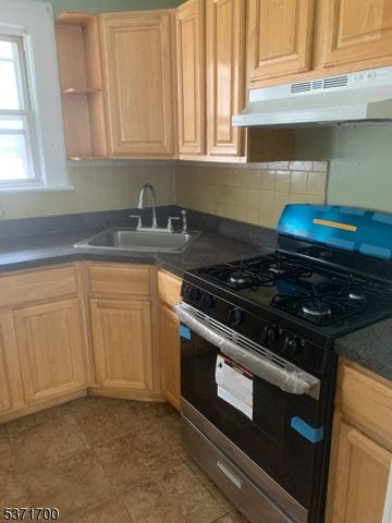 106 Summit St, East Orange City, NJ 07017