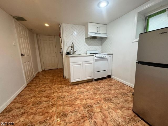 106 Summit St, East Orange City, NJ 07017